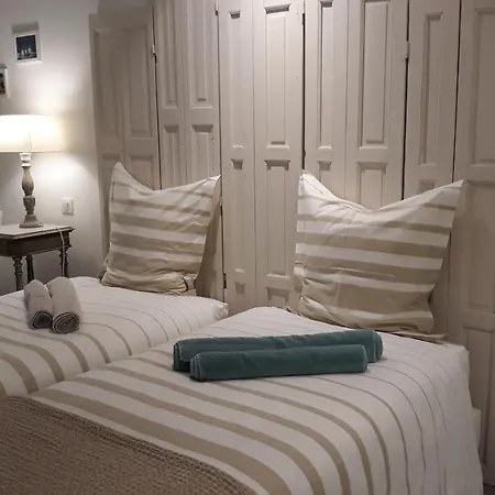 Sous Le Neflier Bed & Breakfast Nimes