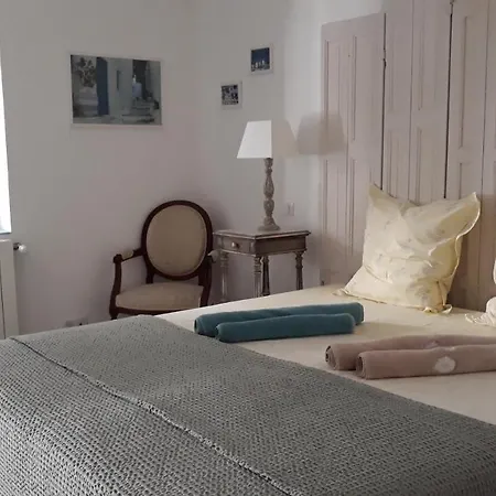 Sous Le Neflier Bed & Breakfast